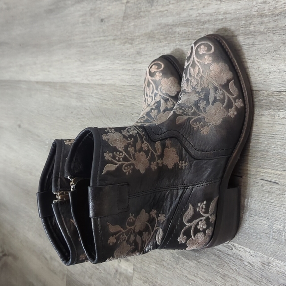 Taos Privilege Embroidered Boots - Picture 2 of 8